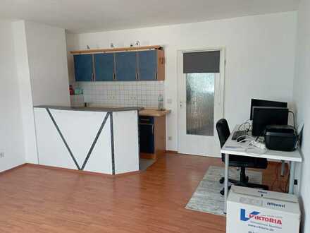 Stilvolle 1,5-Zimmer-DG-Wohnung mit Einbauküche in Fürth