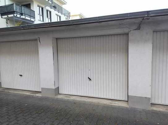 Garage Park Platz mit automatisch Tür öffnung