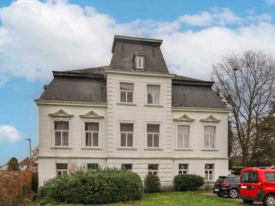Freistehende Villa mit großem Grundstück in Innenstadtnähe von Holzminden