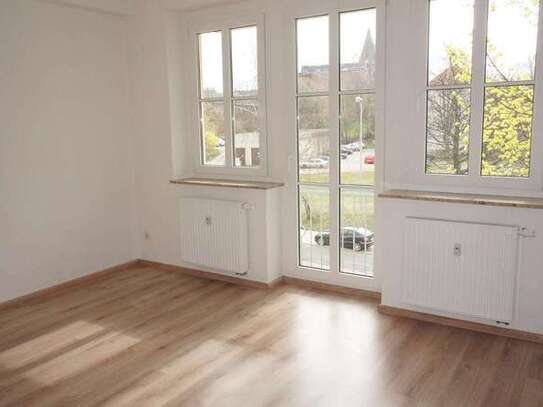 Frei ab 1.1.25 - Balkon - modernes Laminat im 2. OG !!!