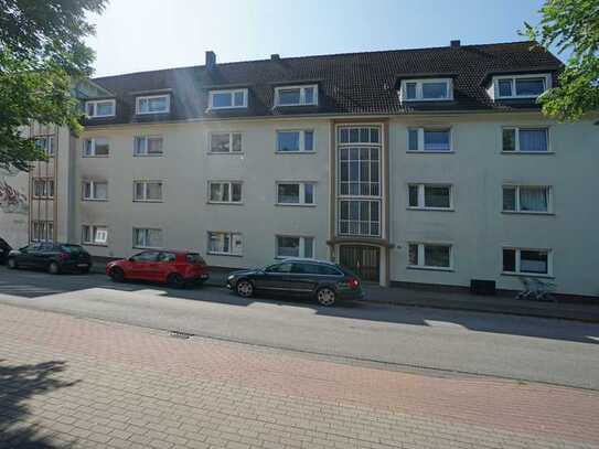 Frisch renovierte 2-Zi.-Wohnung m. Balkon, in Bahnhofsnähe