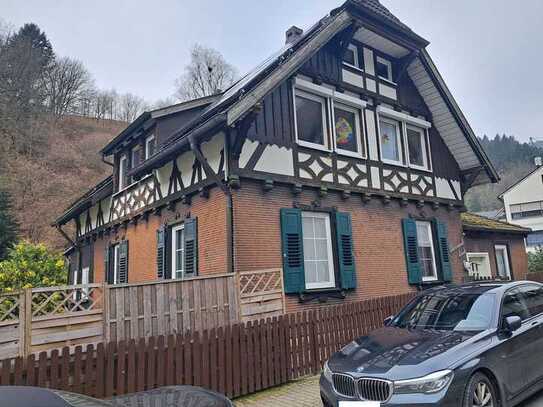 Einfamilienhaus im Schwarzwaldstil mit großem Grundstück und vielseitigem Potenzial in Alpirsbach