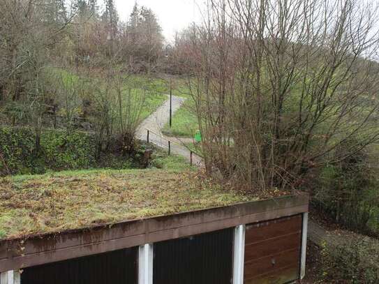 IDYLLISCH GELEGENE UND RUHIGE 3-ZIMMER WOHNUNG MIT GROSSEM BALKON UND GARAGE