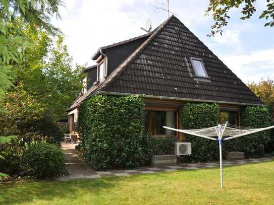 Einfamilienhaus mit Keller, Doppel-Garage und großem Grundstück in ruhiger Lage von Westergellersen