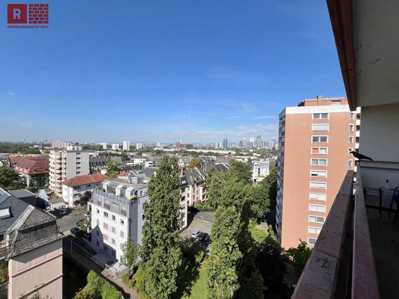 Zugreifen: Sonnige 3,5-Zi.-Whg mit Skyline-Blick, TG & Balkon – Kapitalanlage oder Eigennutzung