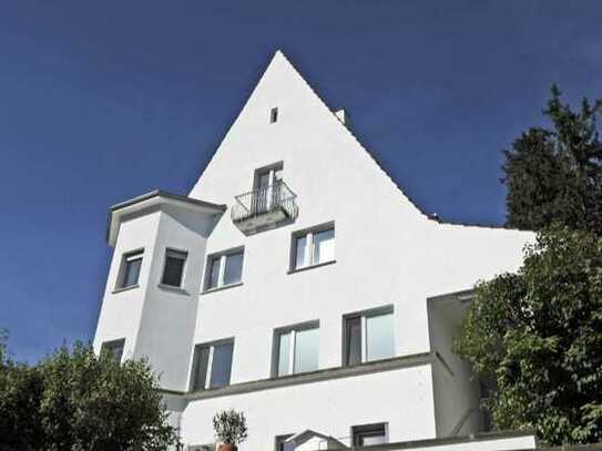Exklusive, modernisierte 3-Raum-Wohnung mit geh. Innenausstattung mit Balkon und Garten in Stuttgart