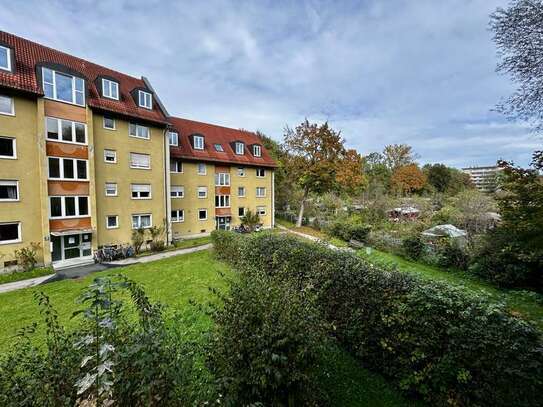 Attraktive, komplett sanierte 2-Zimmer-Wohnung in ruhiger Lage am Tierpark und Flaucher