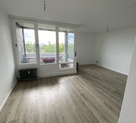 Südbalkon, mit Ausblick! Schöne helle 1-Zimmer-Wohnung mit EBK in toller Lage.