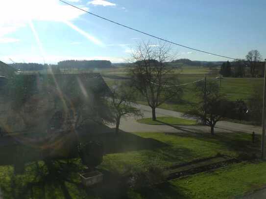 Blick ins Grüne 4-Zimmer-Wohnung mit Balkon in Albaching