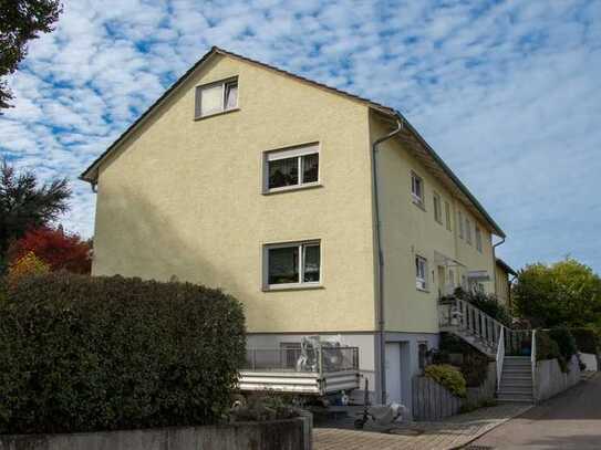 Gepflegte Doppelhaushälfte mit großem Garten, Garage und zwei PKW-Stellplätzen