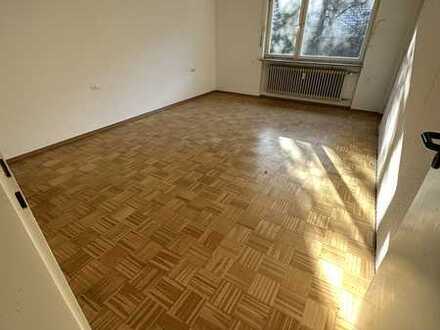 Ren. Bedürftige ETW | 4-Zimmer | Balkon | Gute Verkehrsanbindungen
