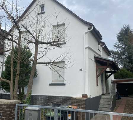 Attraktives und vollständig renoviertes 6-Raum-Einfamilienhaus in Darmstadt Eberstadt