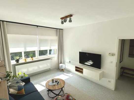 Geschmackvolle möblierte helle 2-Zimmer-Wohnung mit Balkon und Einbauküche in Sülz