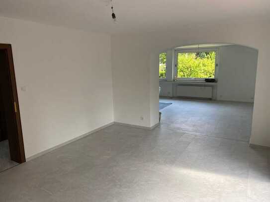 Sanierte 4-Raum-Wohnung mit Balkon und Einbauküche in Königswinter