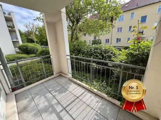 In Renovierung I Mit Balkon I Neuer Einbauküche I Tageslichtbad mit Badewanne