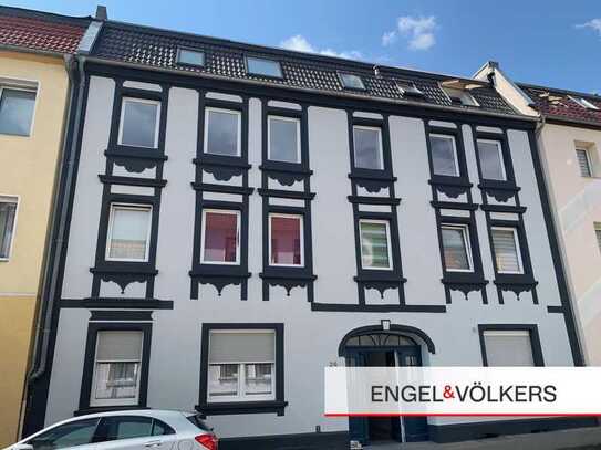 Helle Dachgeschosswohnung mit Einbauküche!