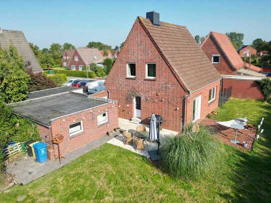 VERKAUFT - Modernisiertes Einfamilienhaus mit Garage und großem Grundstück in Jarßum zu verkaufen!