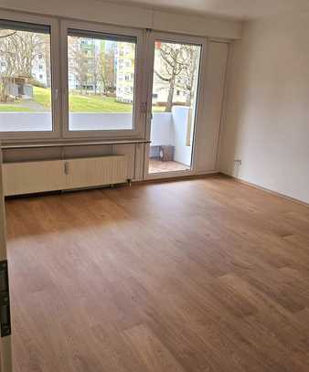 Renovierte 2-Zimmer-Wohnung mit Balkon und EBK