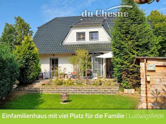 Stilvolles Einfamilienhaus, im Grünen, auf einem schönen 1.500m² Grundstück, direkt am Feld