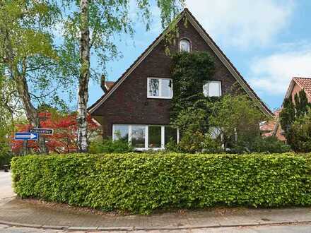 Klassisches Rotklinker-Einfamilienhaus in der Gartenstadt Alsterdorf mit Raum und Atmosphäre