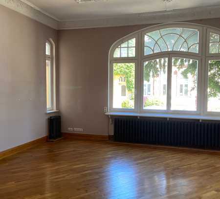 5 Zimmer-Wohnung mit großem Balkon in der ruhigen Mozartstraße