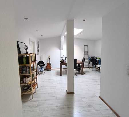 große 4-Raumwohnung nahe Zentrum