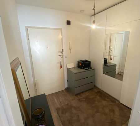 Möblierte 1,5-Zimmer-Wohnung mit Balkon und Einbauküche in Sankt Augustin
