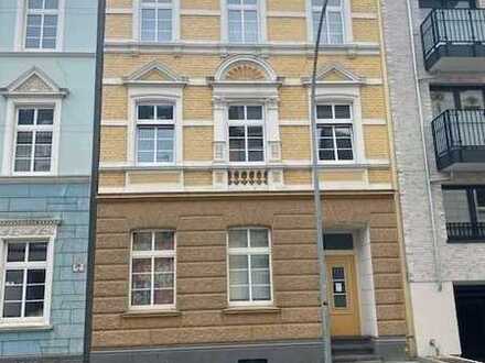 Helle 2-Zimmerwohnung im Altbaustil mit EBK