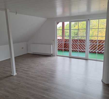 Attraktive 3-Zimmer-DG-Wohnung mit Loggia in Gensungen