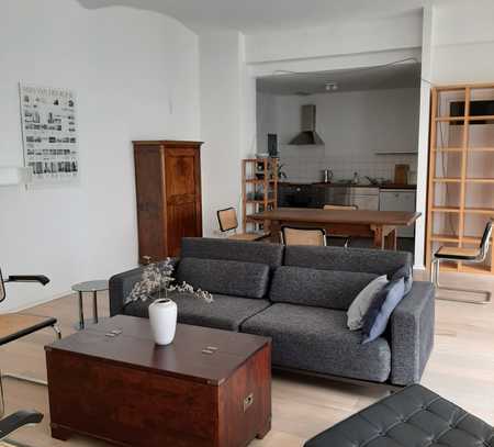 Exklusive 2-Zimmer-Wohnung teilmöbliert mit Balkon und EBK in Berlin Friedrichshain auf Zeit
