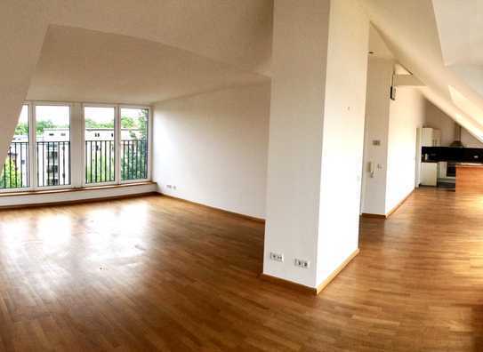 Dachgeschoss Wohnung - 97 m², 2 Zimmer ab sofort