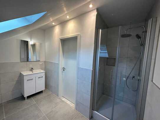 Sanierte 2-Zimmer-Wohnung mit Einbauküche in Wirges