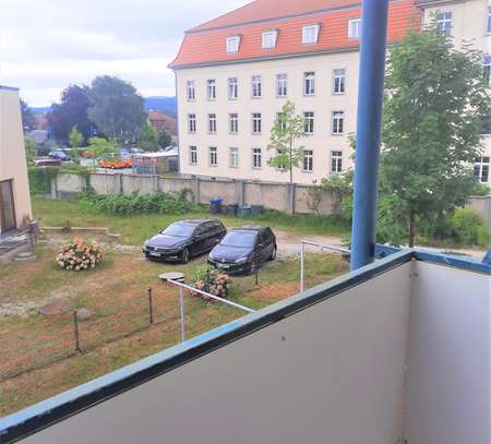 "Geräumige 3-Raumwohnung mit Balkon in Top-Lage! Ihr neues Zuhause in bester Umgebung!"