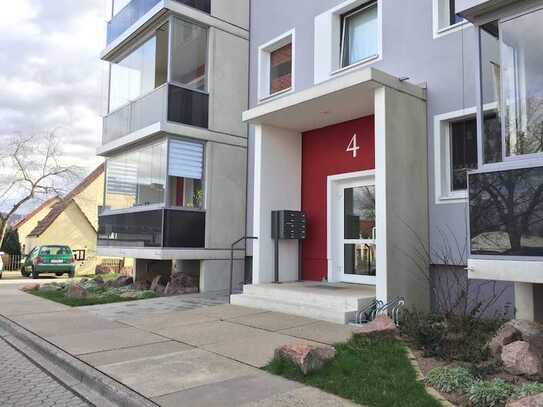 Sonnige 3-Raum-Wohnung mit Balkon im Erdgeschoss mit Dusche