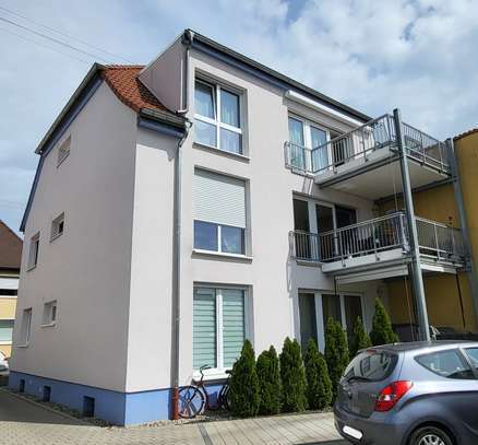 Schöne 3 Zimmer Wohnung mit Balkon