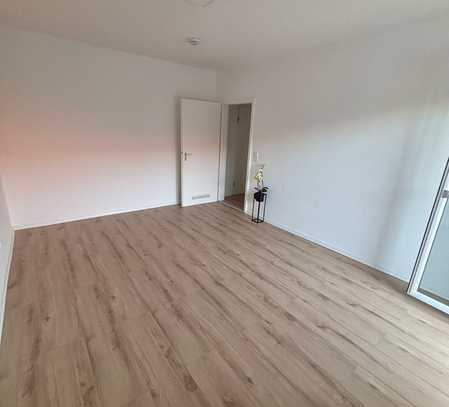 +++ Schöne 2 Zi.-Whg. mit großem Balkon + ca. 60 qm Wfl. + EBK + Karlsruhe-Hagsfeld +++