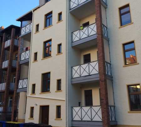 EBK, Balkon, zentrale Lage, PKW-Stellplatz im Innenhof, sanierte Wohnung: Hier passt Alles!