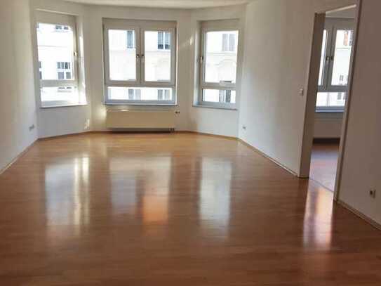 2-Zimmerwohnung - ebenerdiger Aufzug/Bad Wanne+Dusche+Fenster