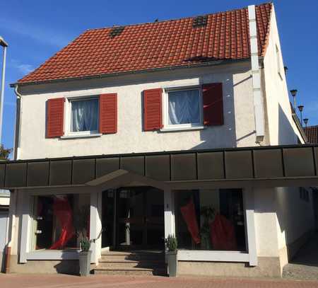 Zweifamilienhaus mit Gewerbeanteil 542 qm
