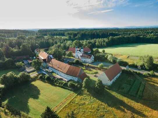 Ein Denkmalhof mit vielen Nutzungs-Möglichkeiten u. optional 8,3 ha Grünland, provisionsfrei!