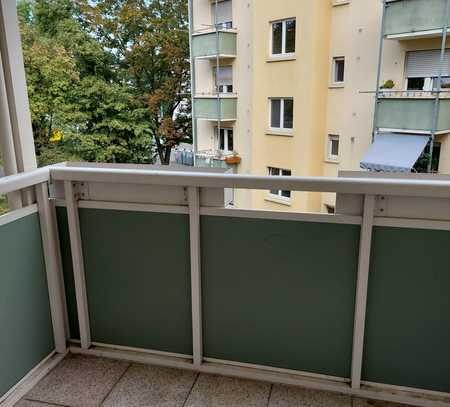 Gepflegte 2-ZKB Wohnung mit Balkon zu vermieten!