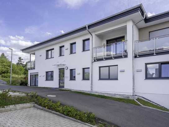 Neuwertige moderne 2-Zi-Wohnung (barrierefrei) mit Einbauküche und Balkon in Diespeck