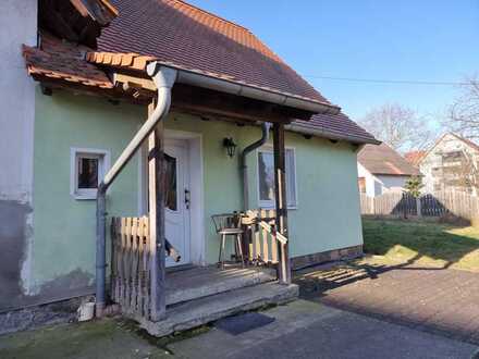 Gemütliches kleines Wohnhaus mit große Halle zu verkaufen