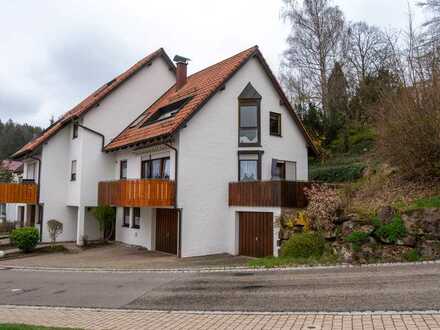 Gepflegte 2-Zimmer-Hochparterre-Wohnung mit 2 Balkonen und Garage in Birenbach