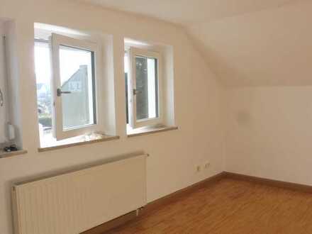 1 großes Zimmer ( 20 m² ) mit Küchen und Badbenützung an Studenten oder AZUBI