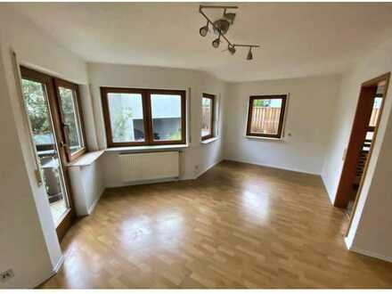 Geschmackvolle 2-Zimmer-EG-Wohnung mit Balkon und Einbauküche in Böblingen Dagersheim