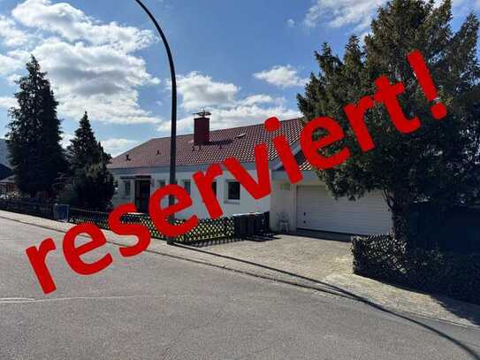 *HTR Immobilien* Sonniger Satteldach-Bungalow, Grundstück 1.412 m², tolle Südwestlage