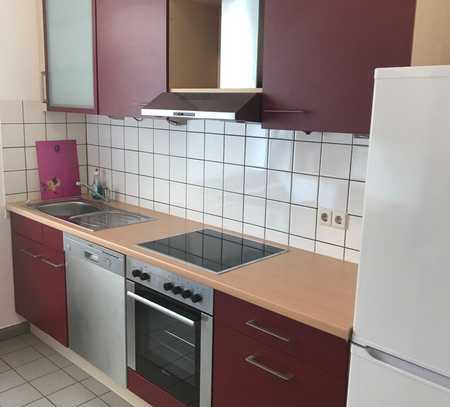 Modernisierte 2-Raum-Wohnung mit Einbauküche in Krefeld