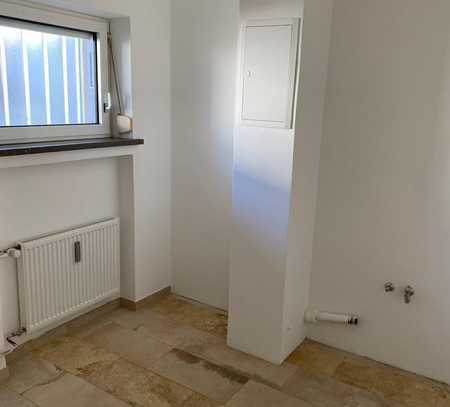 Sanierte Wohnung mit Balkon: exklusive 3-Zimmer-Wohnung in Augsburg