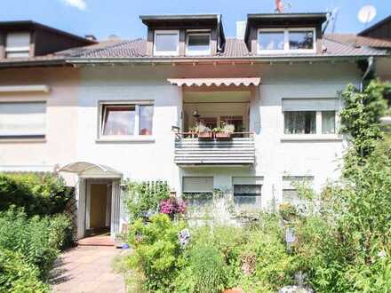 Reihenmittelhaus mit Hanggrundstück und 2 Garagen